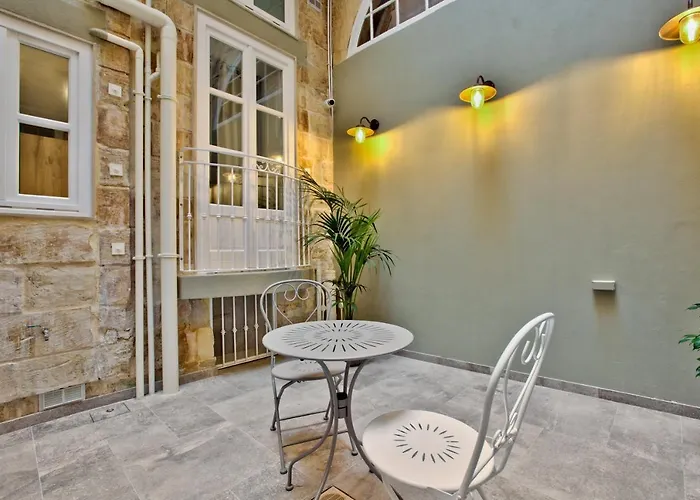 Chateau La Vallette - L-ghorfa Guest house *